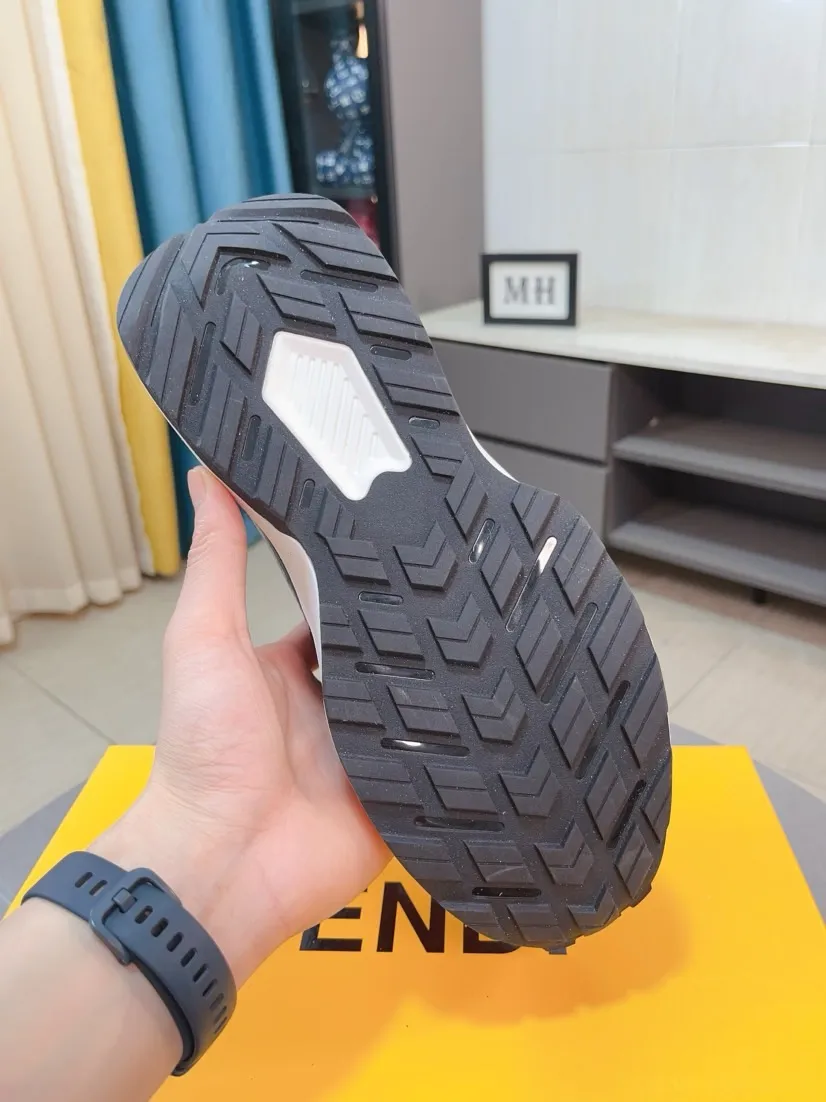 Factory price 458🌹🌹[fendi] Fendi classic and comfortable men, this complex sneaker is made of soft calfskin➕genuine leather lining➕original ultra-light rubber material rough outsole. This unique light and thin style is suitable for the casual and exquisite sensibility of this season. It is comfortable and natural on the feet. It is an everyday style for casual travel in autumn and winter! 38/44